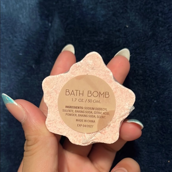 Gold and Pink Leaf-Shaped Bath Bomb - Picture 3 of 6